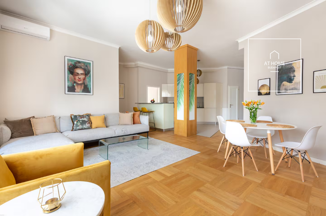 Renovated 3-Bedroom Stylish Apartment by the Basilica