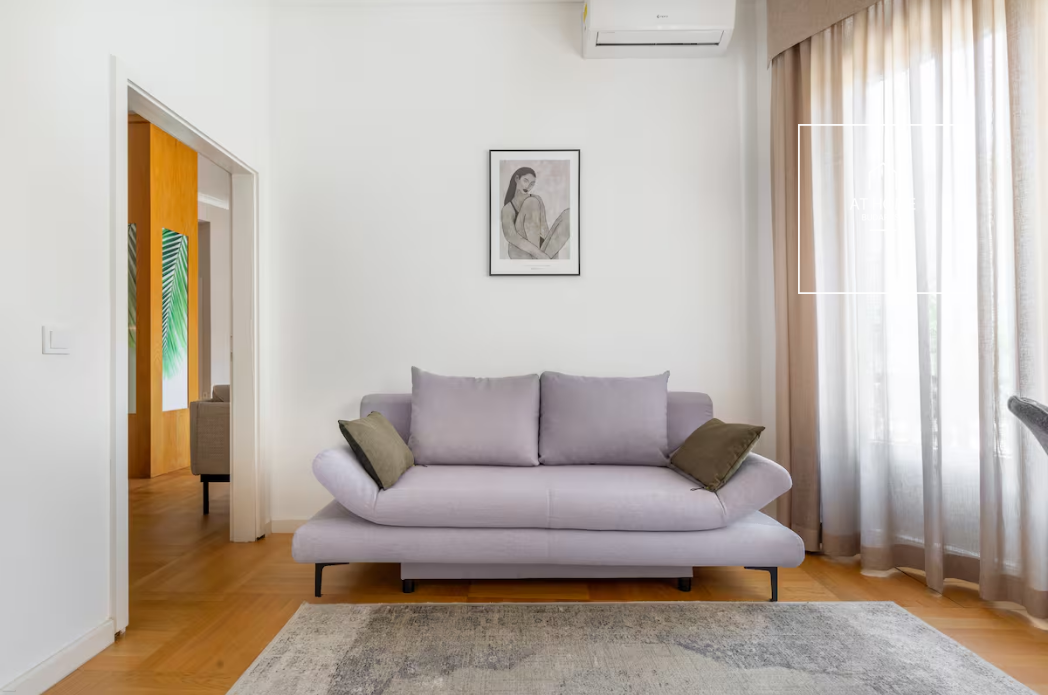 Renovated 3-Bedroom Stylish Apartment by the Basilica