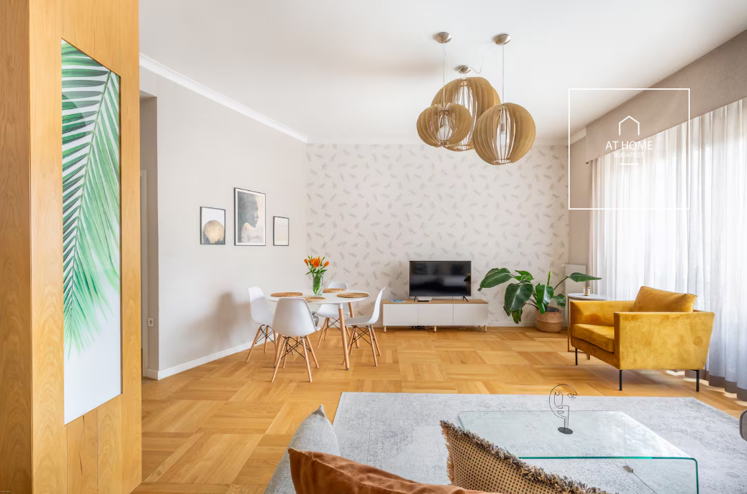 Renovated 3-Bedroom Stylish Apartment by the Basilica