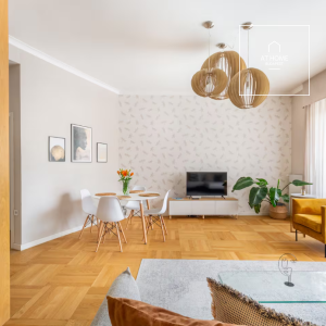 Renovated 3-Bedroom Stylish Apartment by the Basilica