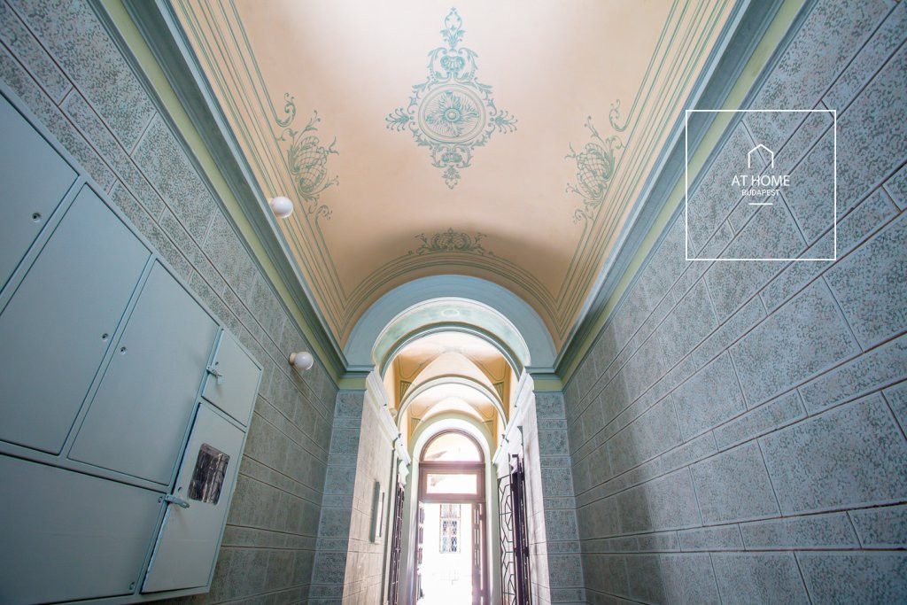 Felújított, modern 41nm-es első emeleti lakás az Opera mellett a VI. kerületben