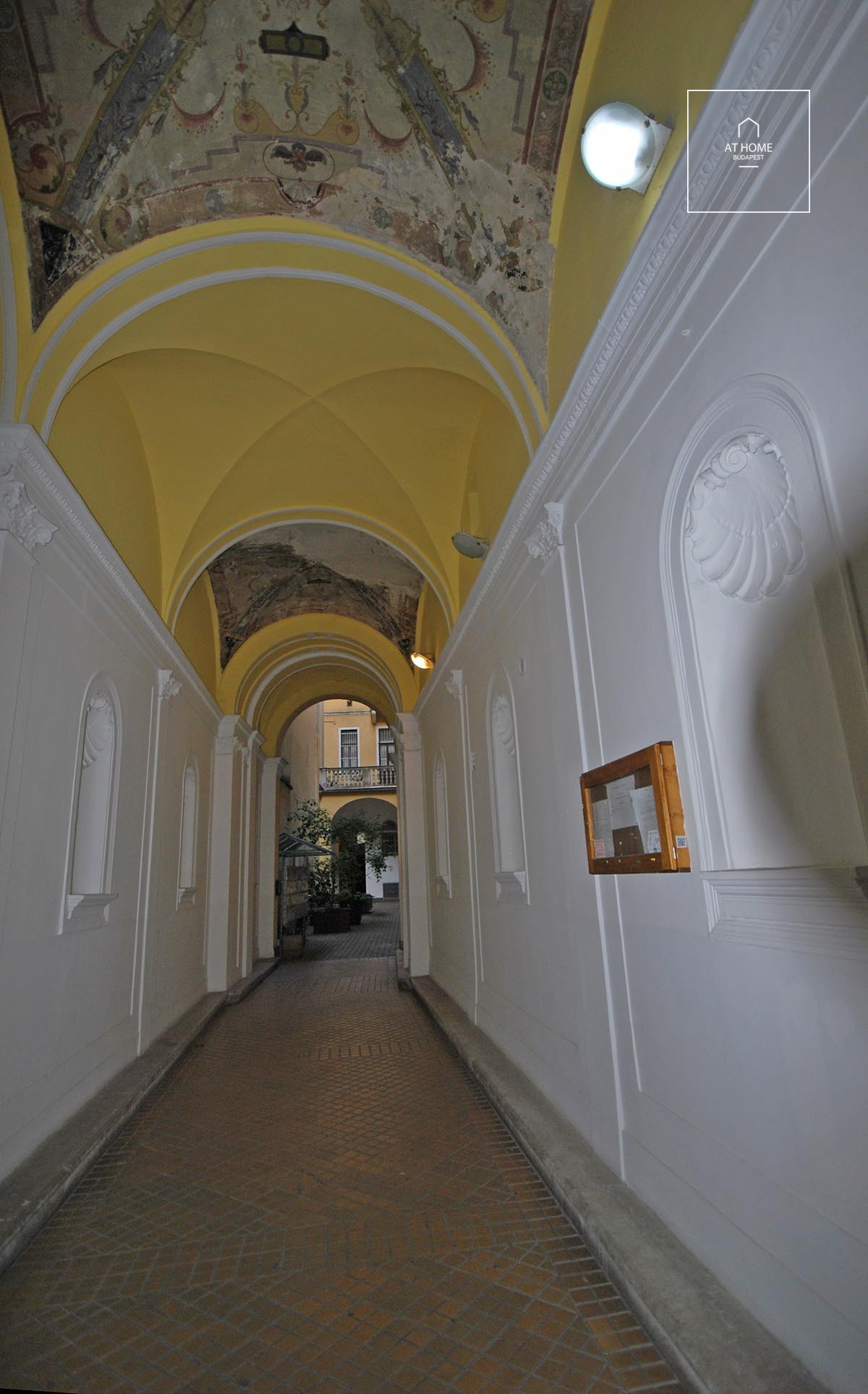 Two-bedroom apartment for rent in the heart of the city center, district 5