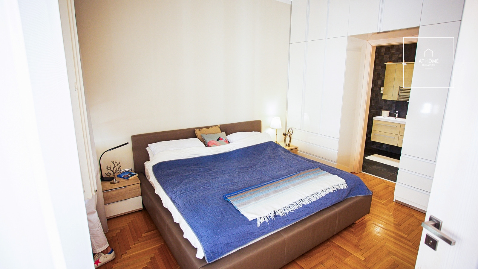 Refurbished 2-bedroom apartment for sale in downtown Budapest