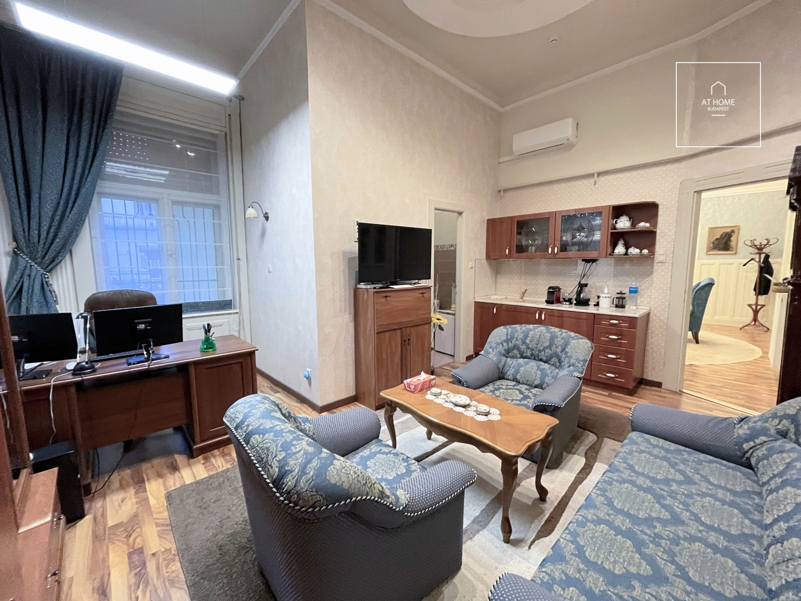 Elegant, Renovated Classic Apartment for Sale in Külső-Terézváros, Budapest