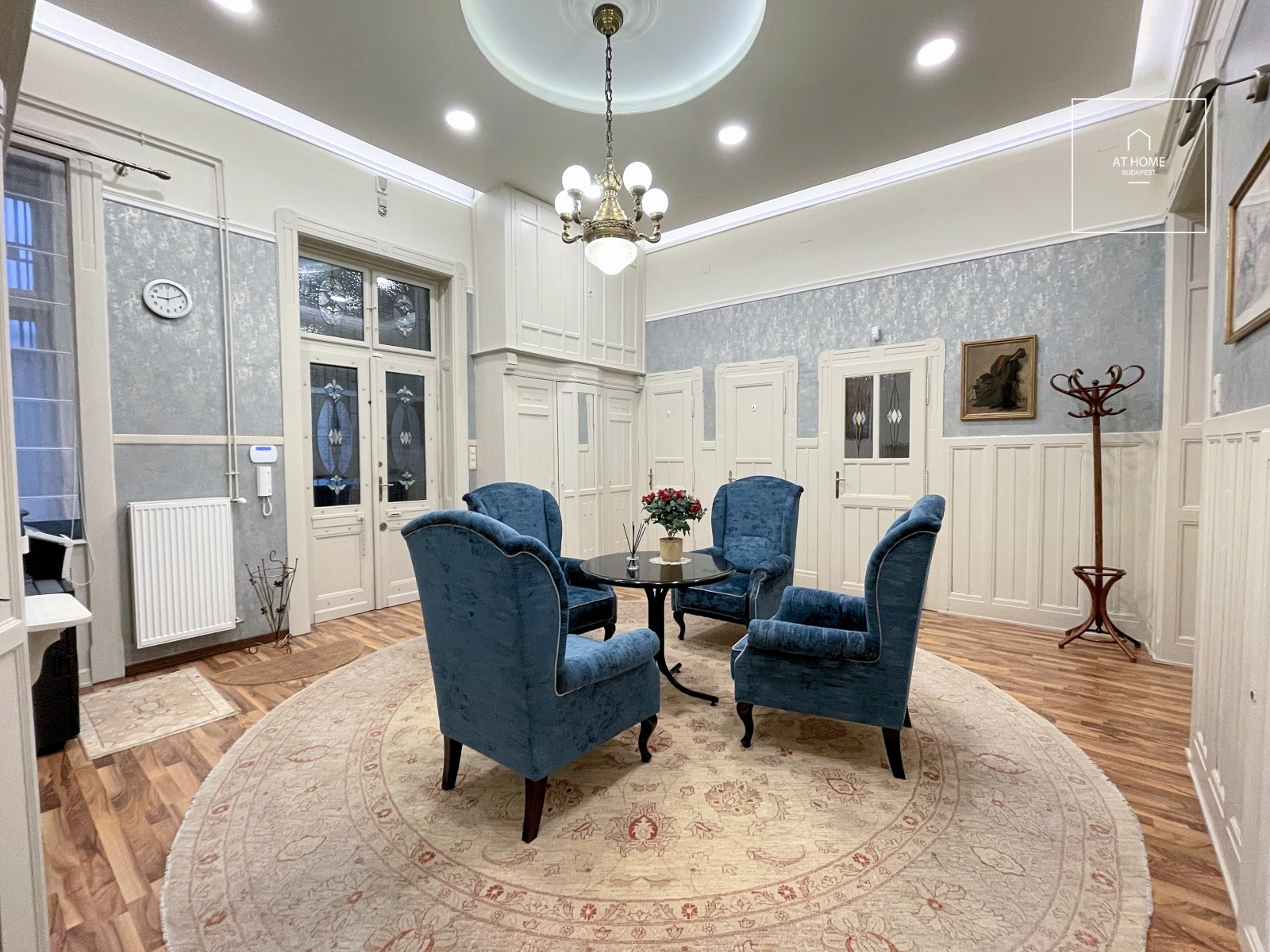 Elegant, Renovated Classic Apartment for Sale in Külső-Terézváros, Budapest