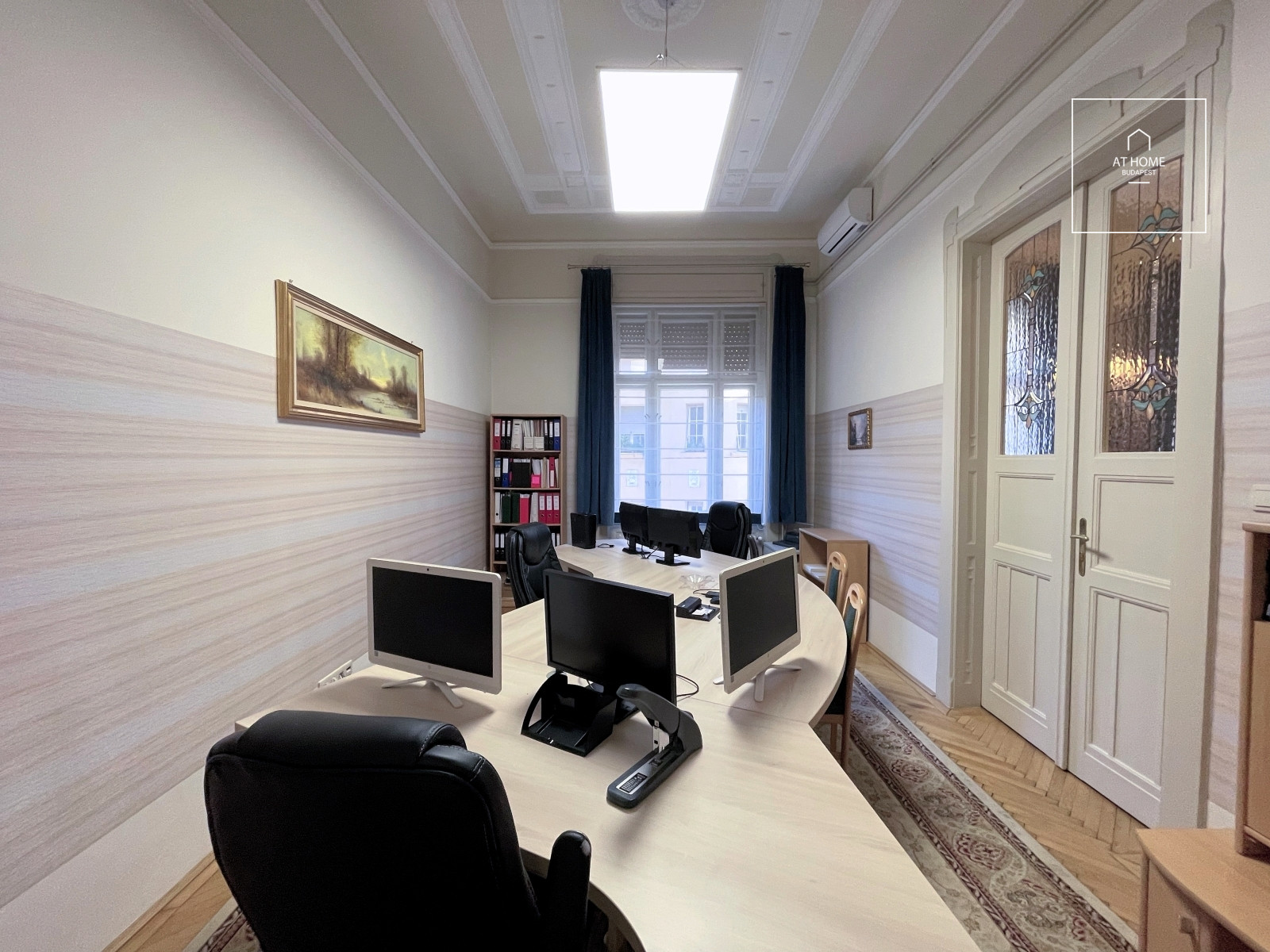 Elegant, Renovated Classic Apartment for Sale in Külső-Terézváros, Budapest