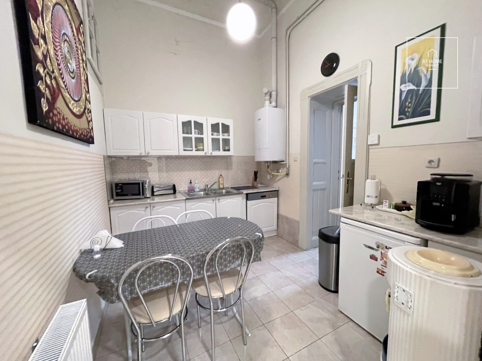 Elegant, Renovated Classic Apartment for Sale in Külső-Terézváros, Budapest