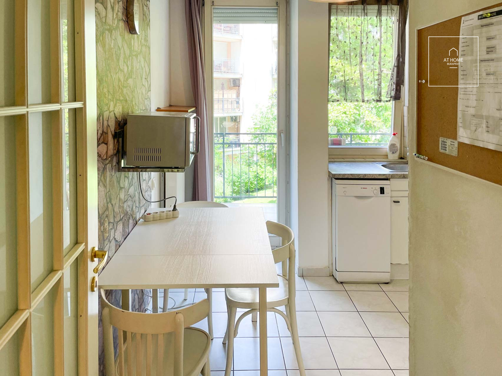 100nm-es két hálószobás lakás két terasszal az I. kerületben