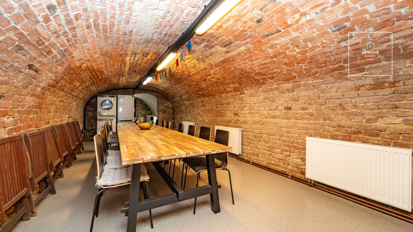 220 nm-es loft stílusú családi ház kerttel a Kolosy tér közelében