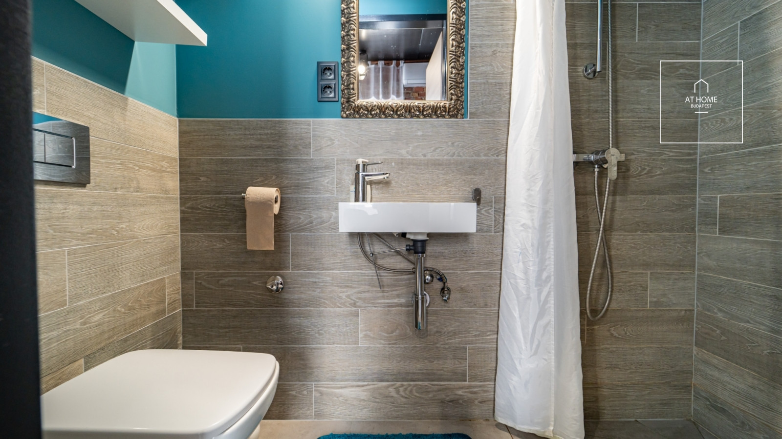 220 nm-es loft stílusú családi ház kerttel a Kolosy tér közelében