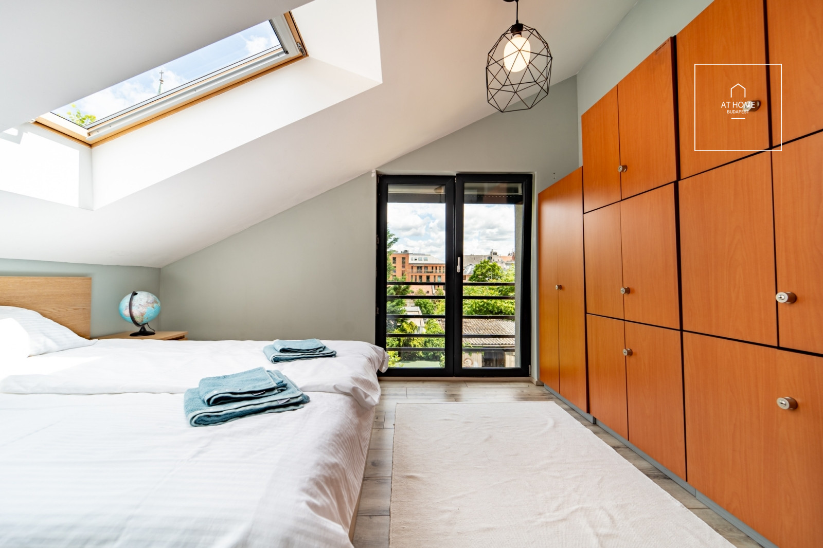 220 sqm loft-style family home with a garden near Kolosy Square