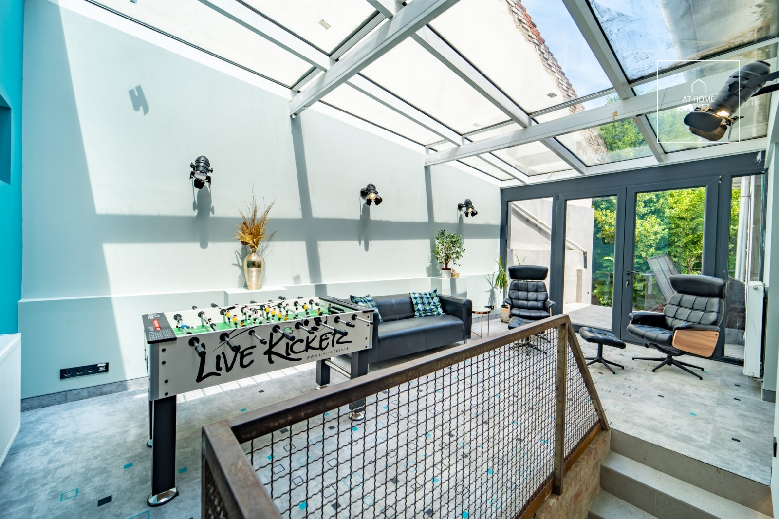 220 sqm loft-style family home with a garden near Kolosy Square