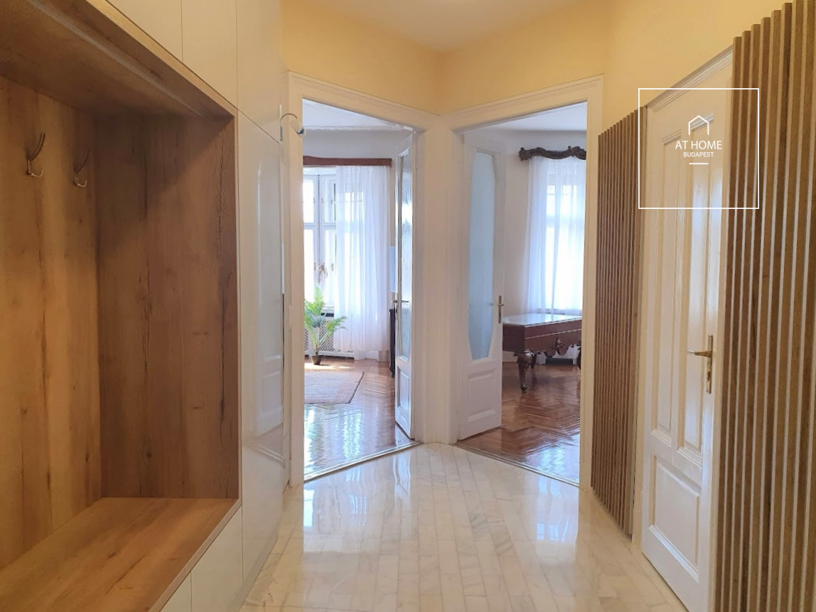 Renovated 100 sqm 2-Bedroom Apartment in District V, Lipótváros