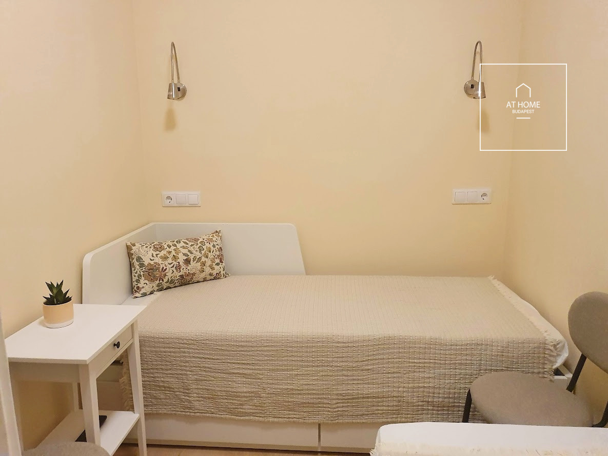 Renovated 100 sqm 2-Bedroom Apartment in District V, Lipótváros