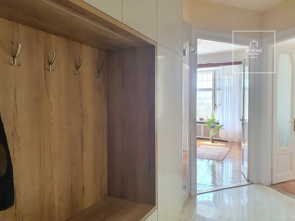 Renovated 100 sqm 2-Bedroom Apartment in District V, Lipótváros