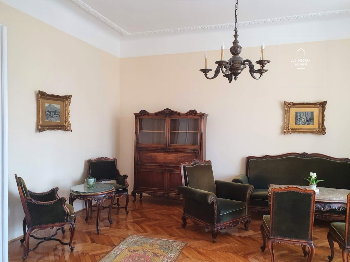 Renovated 100 sqm 2-Bedroom Apartment in District V, Lipótváros