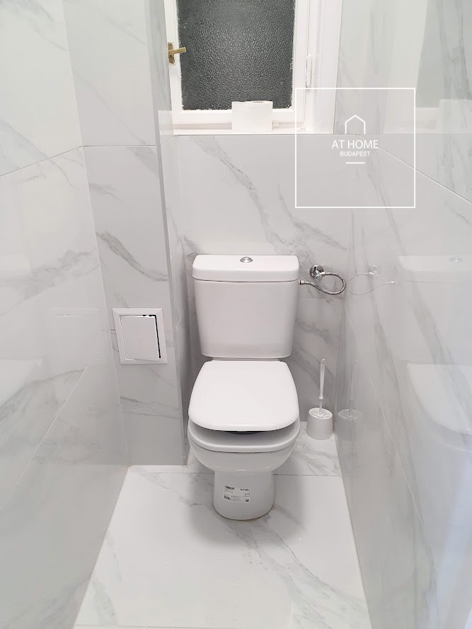 Renovated 100 sqm 2-Bedroom Apartment in District V, Lipótváros