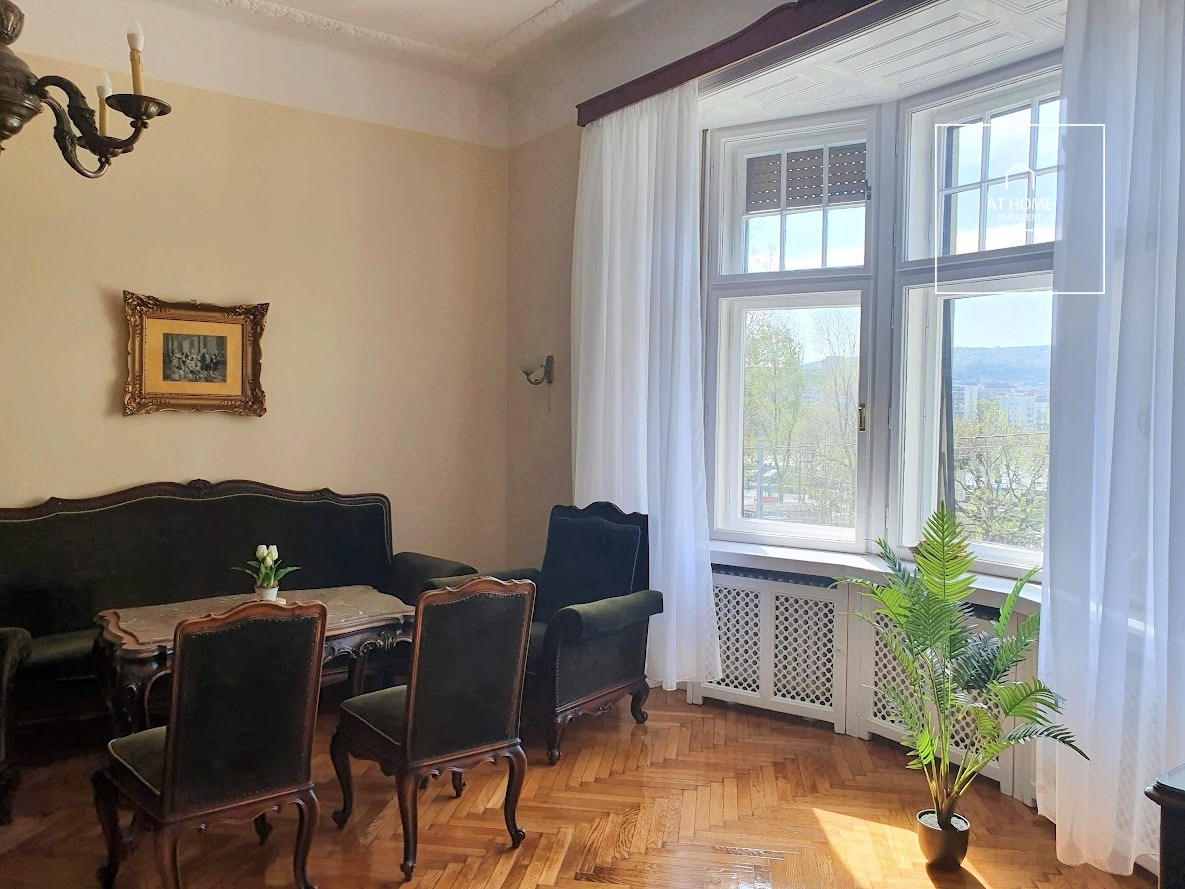 Renovated 100 sqm 2-Bedroom Apartment in District V, Lipótváros