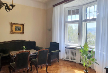 Renovated 100 sqm 2-Bedroom Apartment in District V, Lipótváros