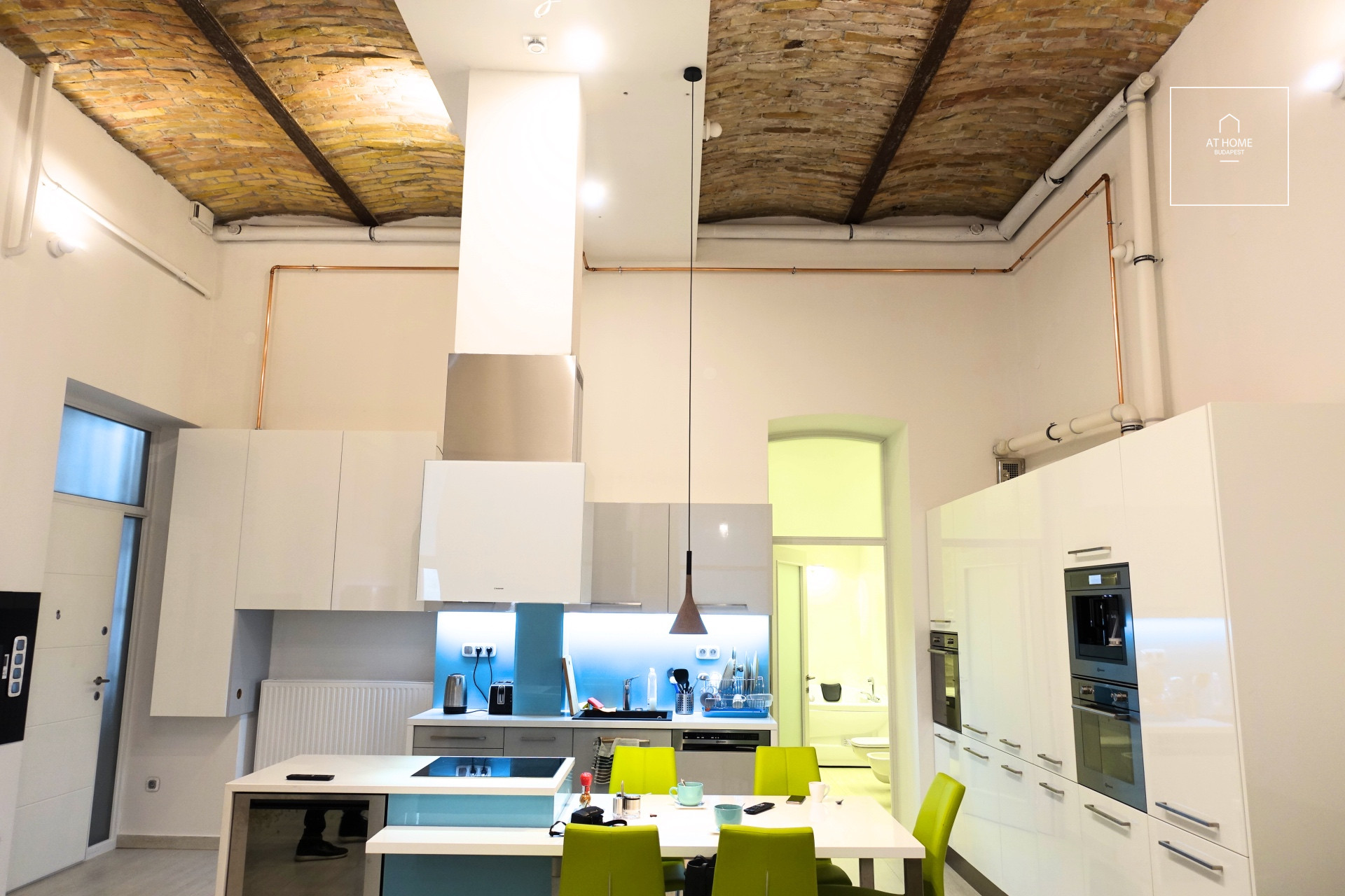 Refurbished 2-bedroom apartment for rent in downtown Budapest