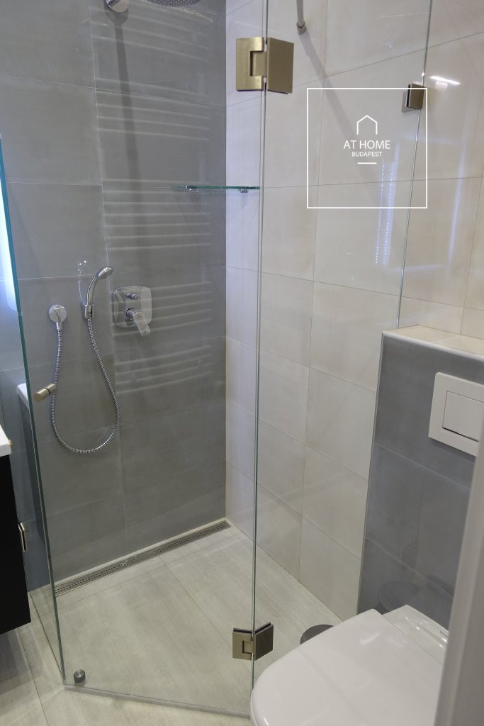 Refurbished 2-bedroom apartment for rent in downtown Budapest