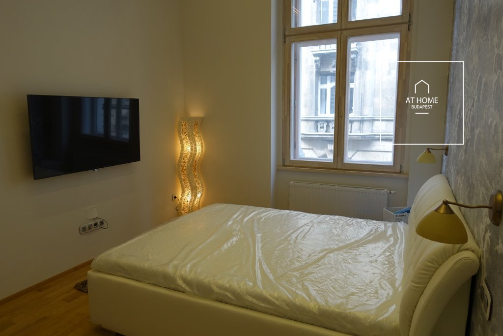 Refurbished 2-bedroom apartment for rent in downtown Budapest