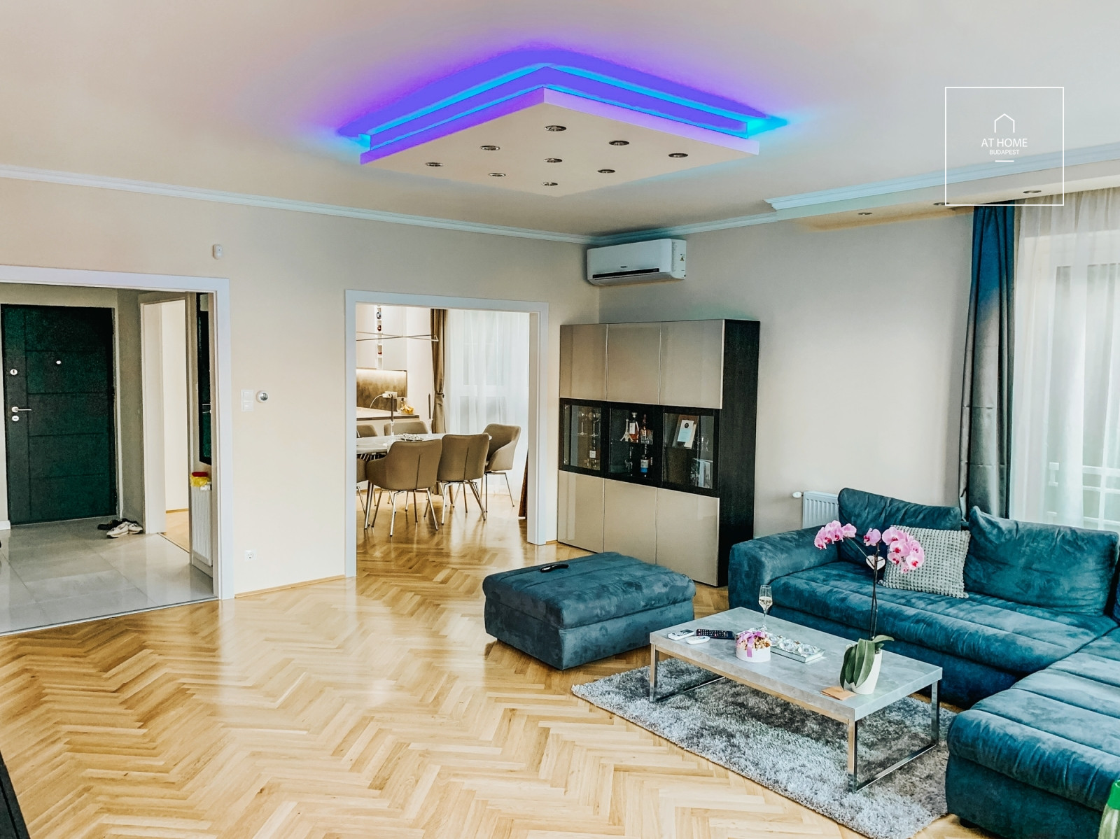 Renovated 3-bedroom apartment with panoramic views and parking space in Budapest’s 3rd district