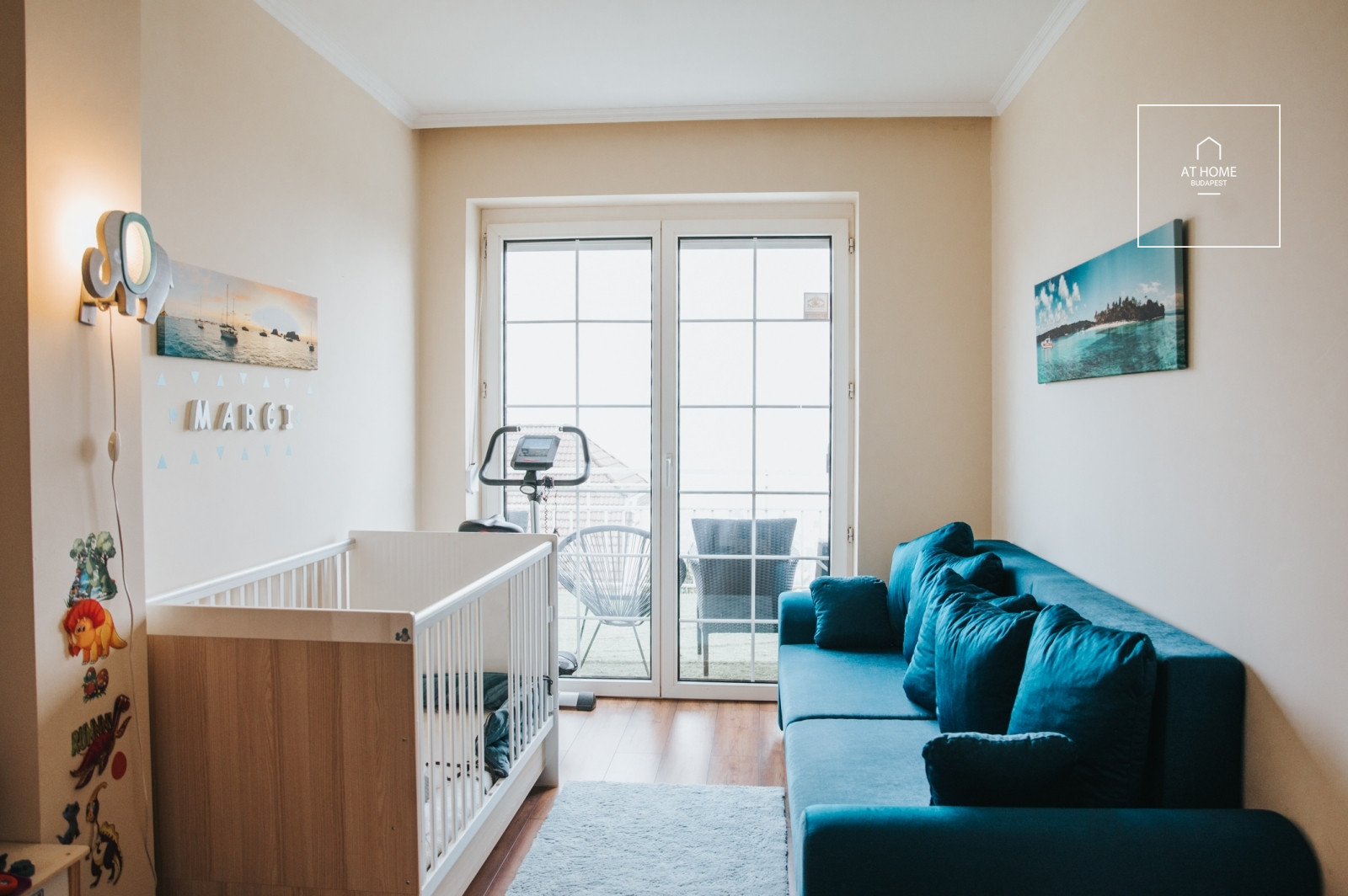 Renovated 3-bedroom apartment with panoramic views and parking space in Budapest’s 3rd district