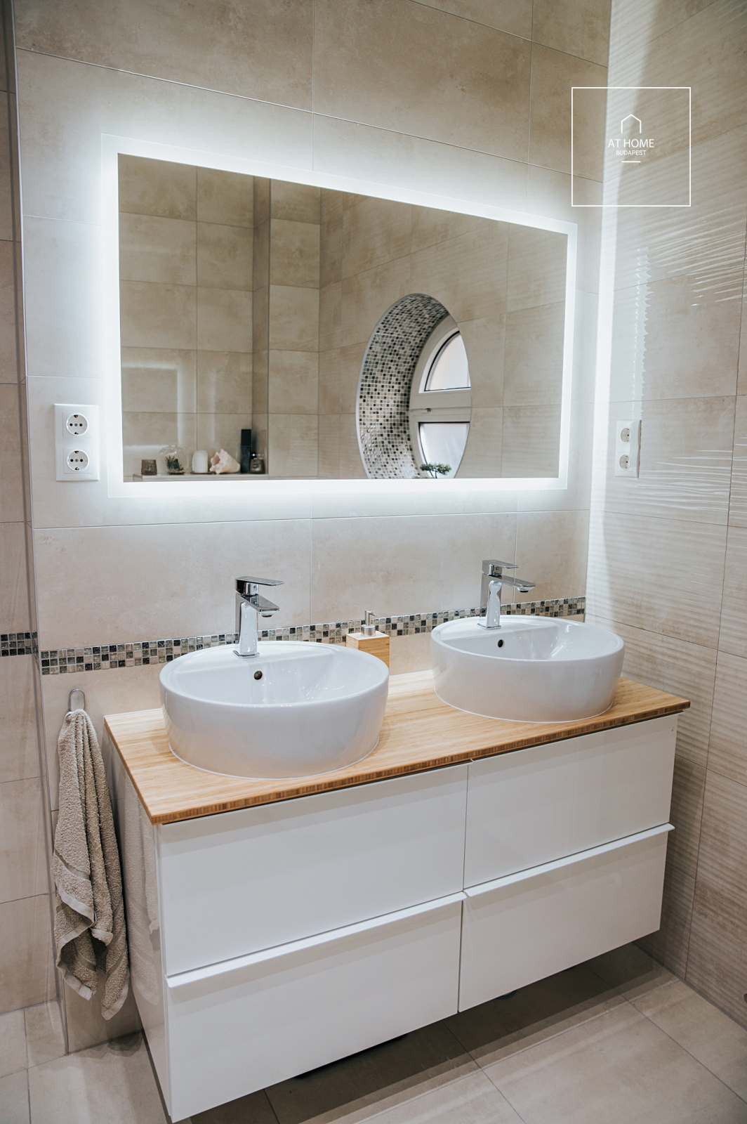 Renovated 3-bedroom apartment with panoramic views and parking space in Budapest’s 3rd district