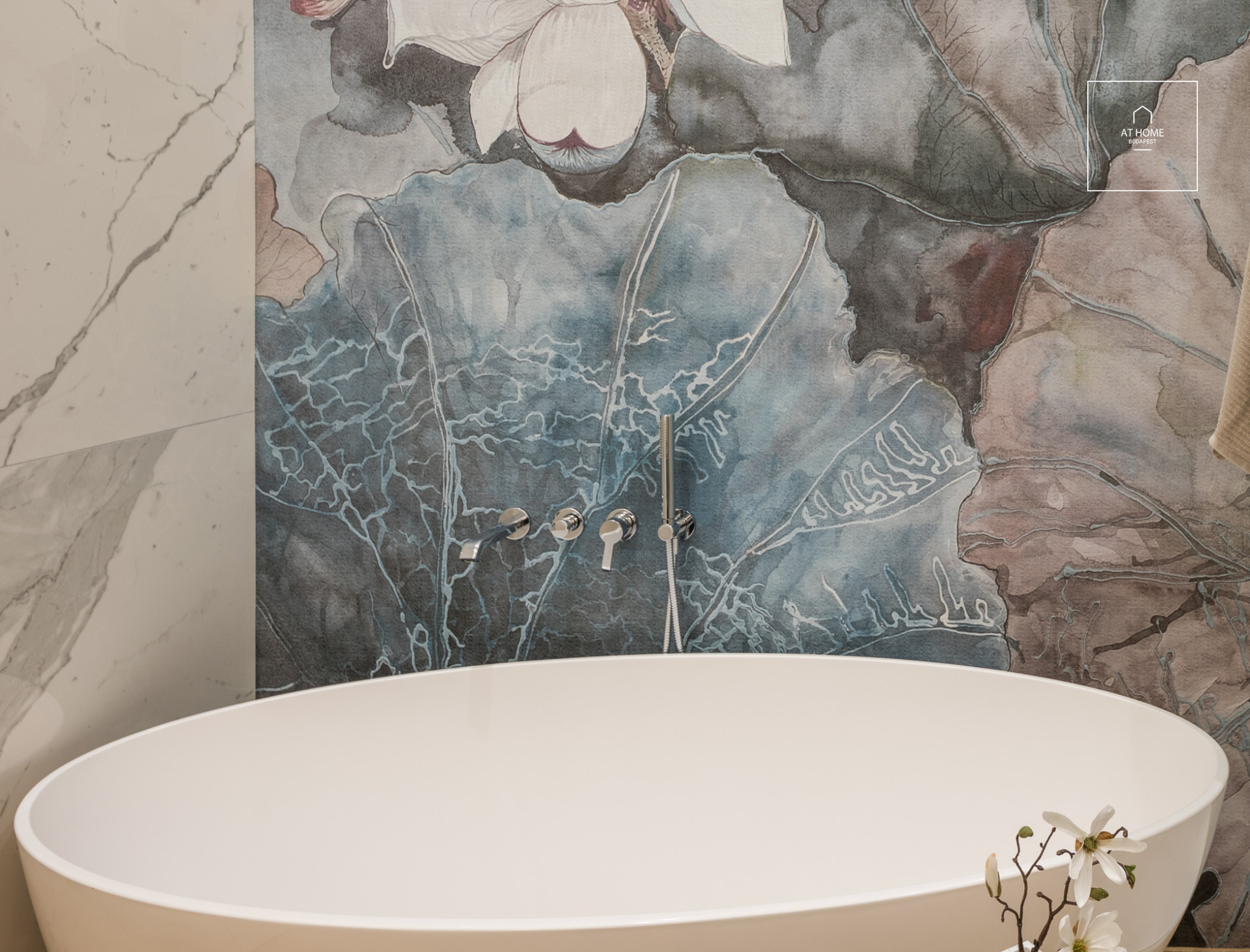 Kiadó felújított, 100nm-es erkélyes lakás 2 hálószobával a VI. kerületi Diplomatanegyedben