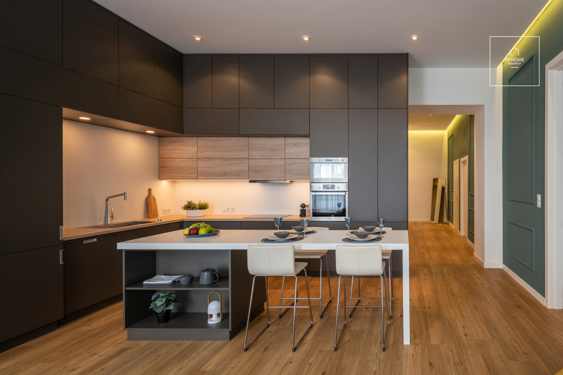 Renovated 100 m² Apartment with Balcony and 2 Bedrooms for Rent in the Diplomatic Quarter, District VI