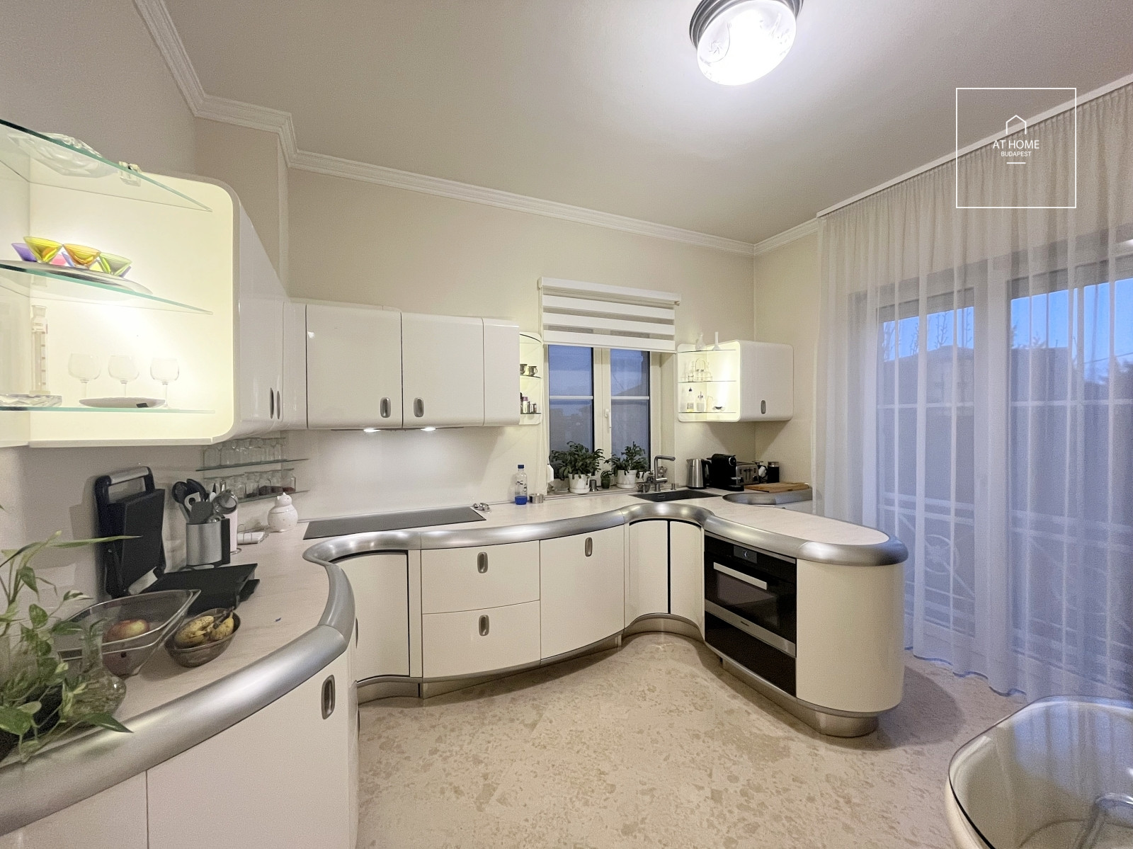 Luxury Apartment for Sale in One of the Quietest Streets of District 2 – Garden Access, Pool, Wellness, Garage