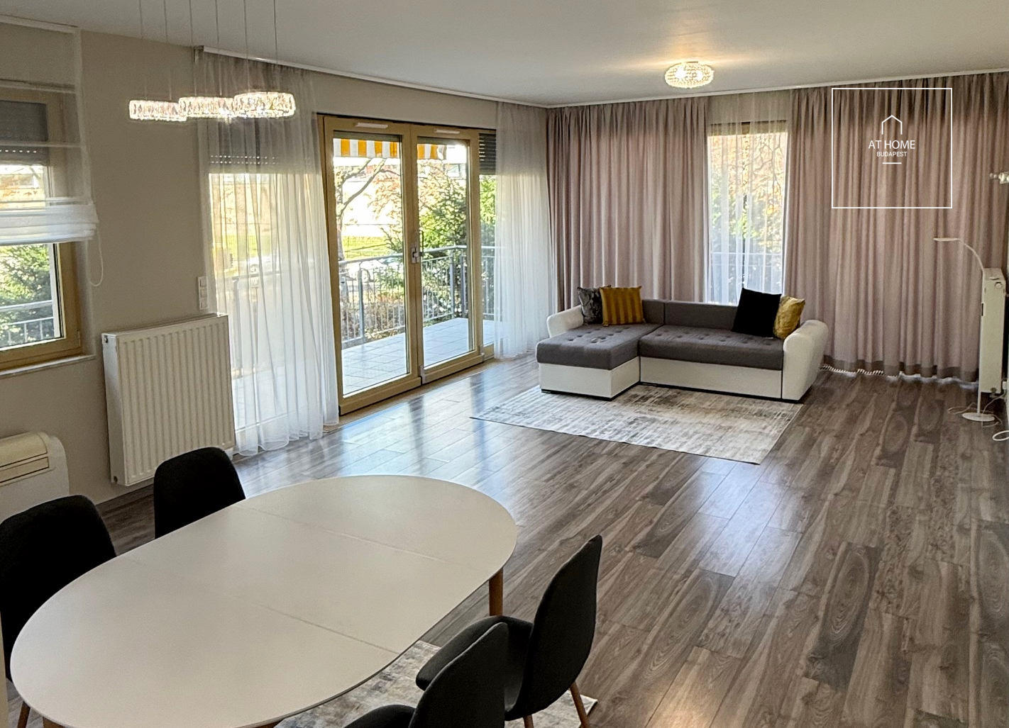 Renovated 3-bedroom apartment in a residential complex with garage and storage in District II