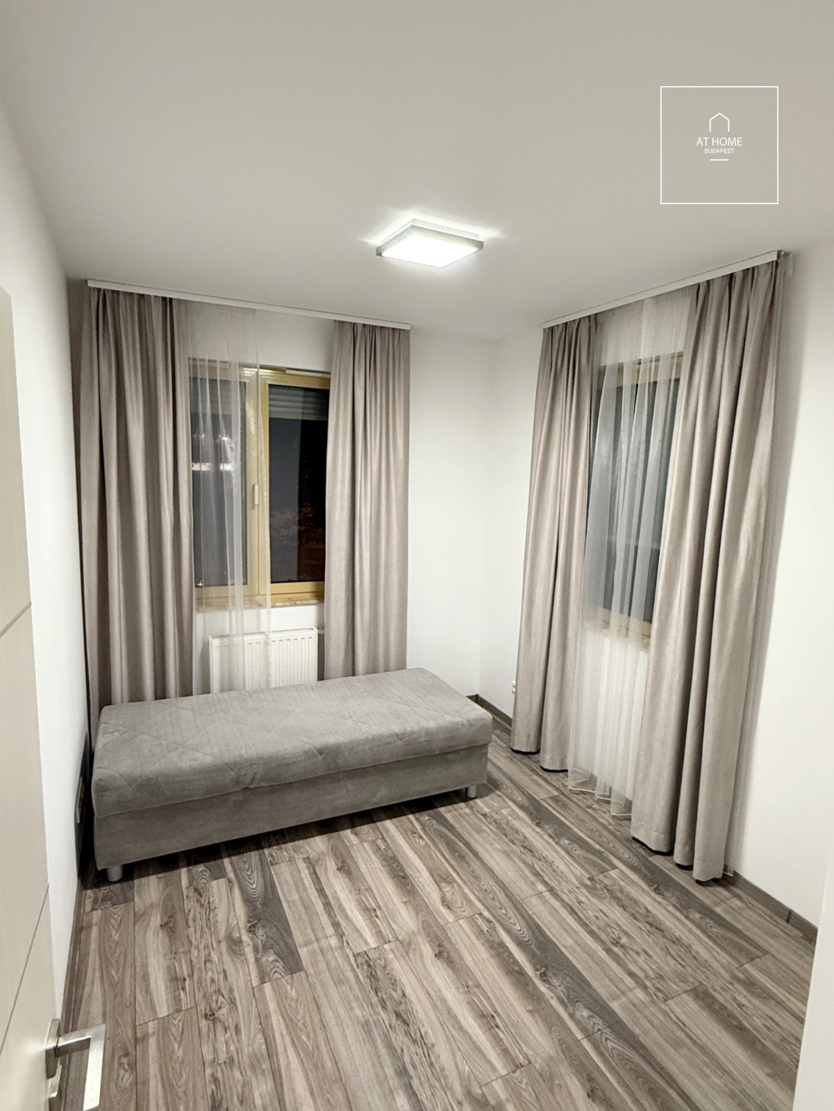 Renovated 3-bedroom apartment in a residential complex with garage and storage in District II