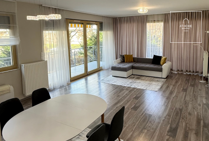 Renovated 3-bedroom apartment in a residential complex with garage and storage in District II