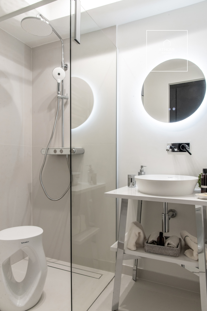 Renovated luxury apartment  for sale in 5th district, Belváros