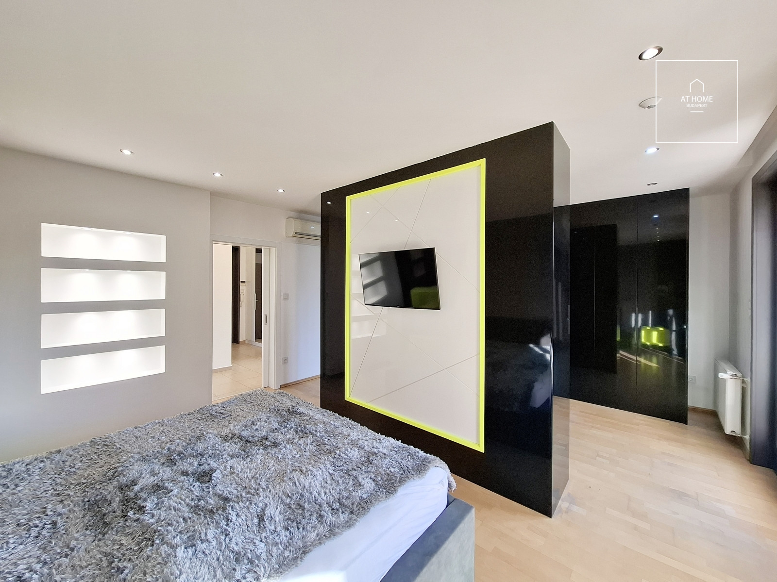 Exclusive panoramic apartment with garage parking on Kissvábhegy in District XII