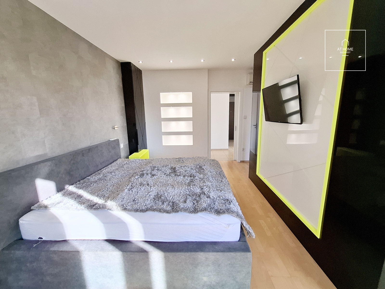 Exclusive panoramic apartment with garage parking on Kissvábhegy in District XII