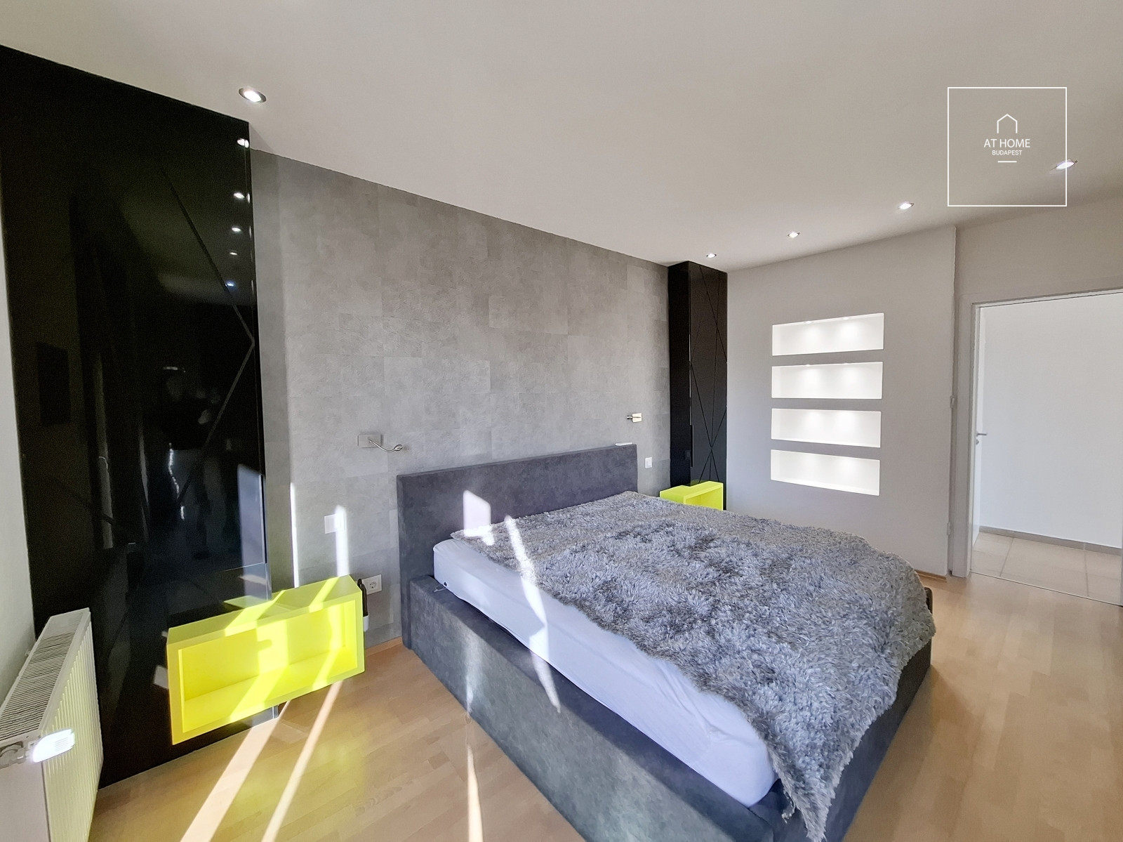 Exclusive panoramic apartment with garage parking on Kissvábhegy in District XII