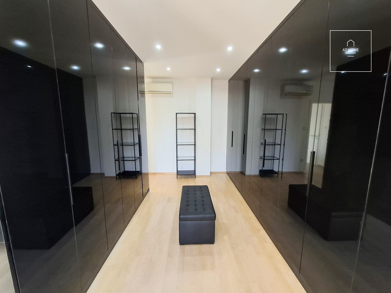 Exclusive panoramic apartment with garage parking on Kissvábhegy in District XII