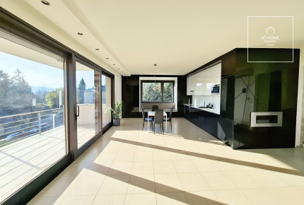 Exclusive panoramic apartment with garage parking on Kissvábhegy in District XII