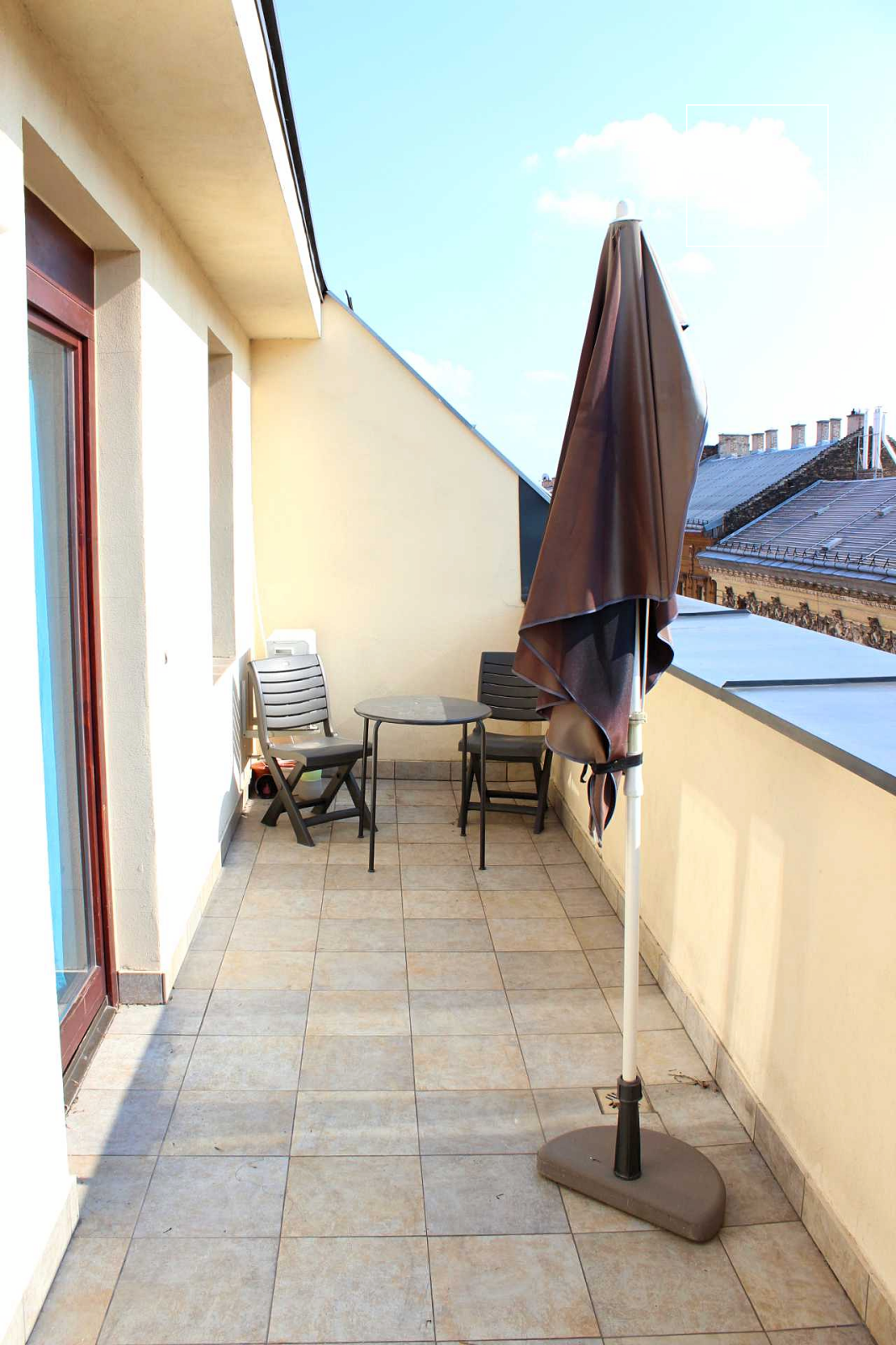 Renovated 2-Bedroom Downtown Apartment in Budapest’s 6th District