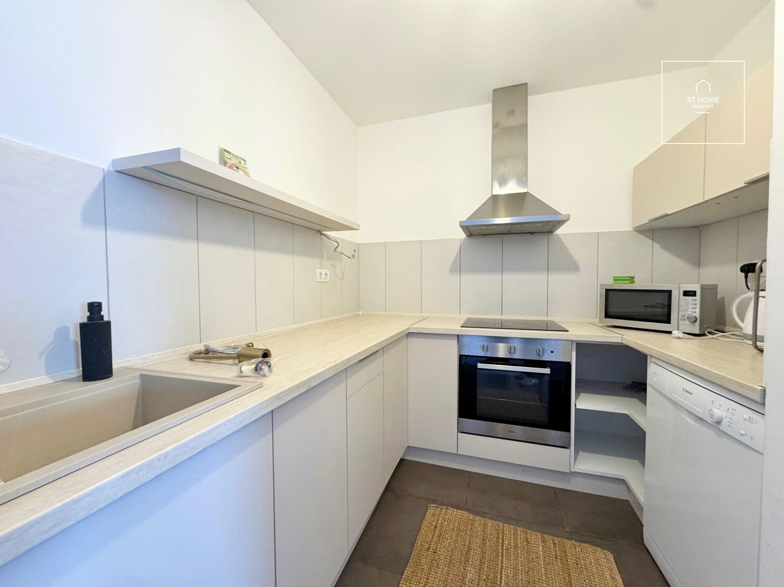 Renovated 2-Bedroom Downtown Apartment in Budapest’s 6th District