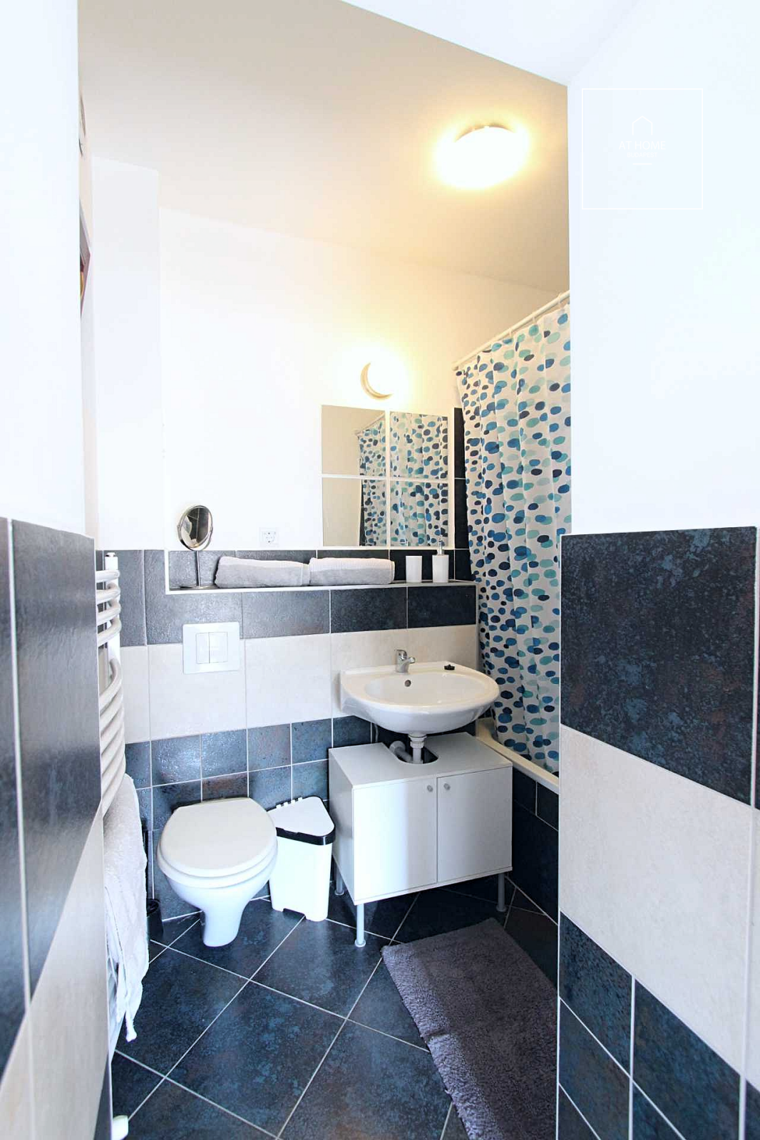 Renovated 2-Bedroom Downtown Apartment in Budapest’s 6th District