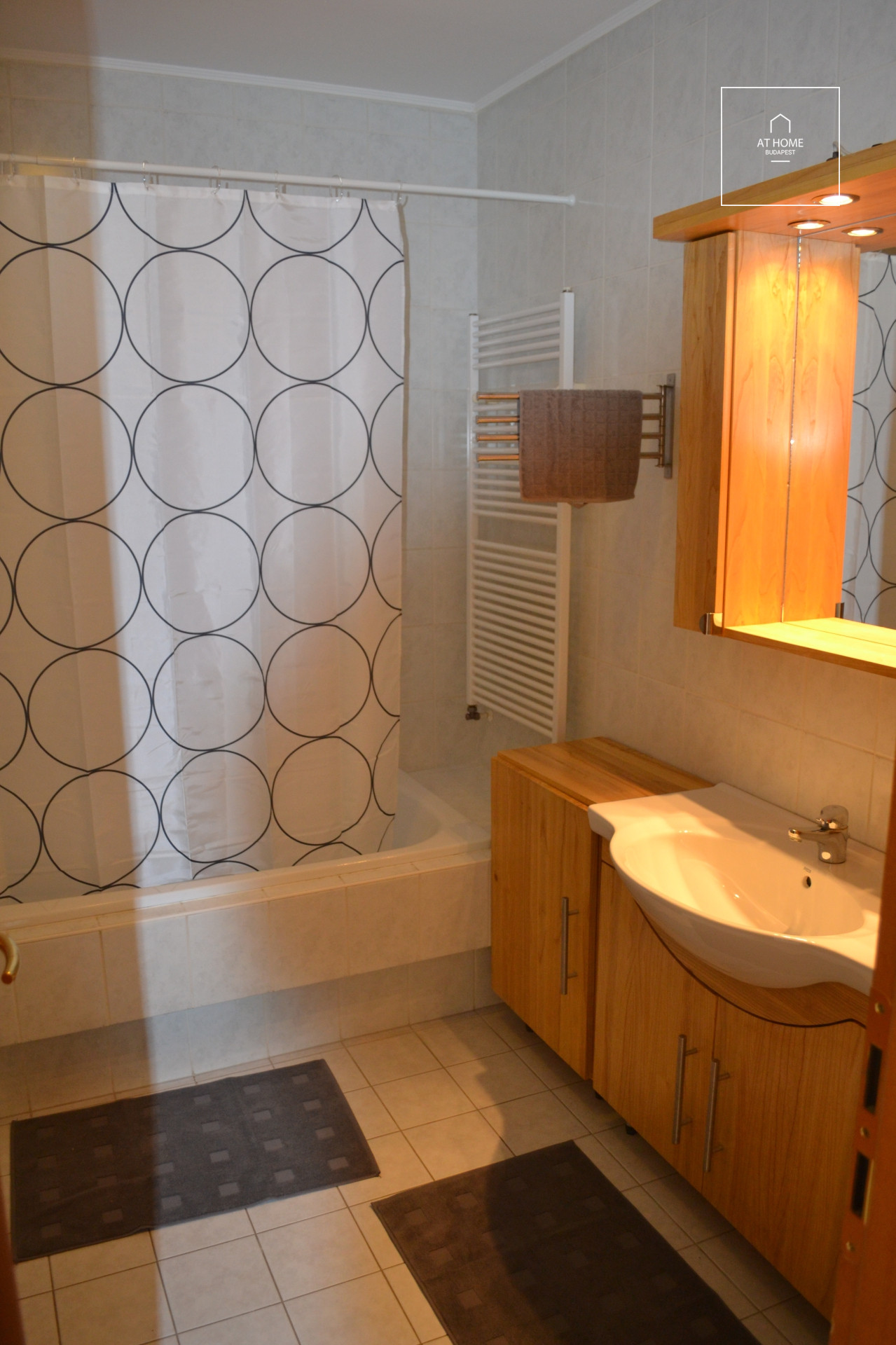 Refurbished 3-bedroom apartment for rent Budapest I. district