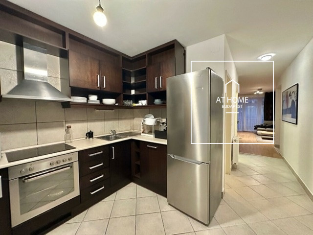 Modern 3-bedroom apartment for rent in central Budapest close to Metro station