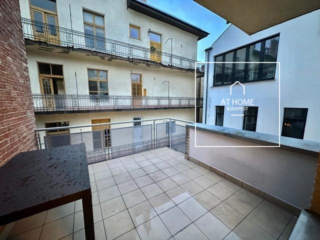 Modern 3-bedroom apartment for rent in central Budapest close to Metro station