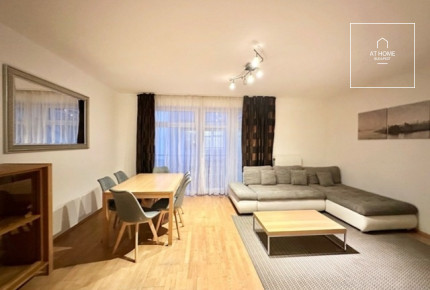 Modern 3-bedroom apartment for rent in central Budapest close to Metro station