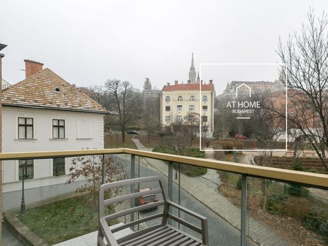 Exclusive 55 sqm apartment with a balcony in District I