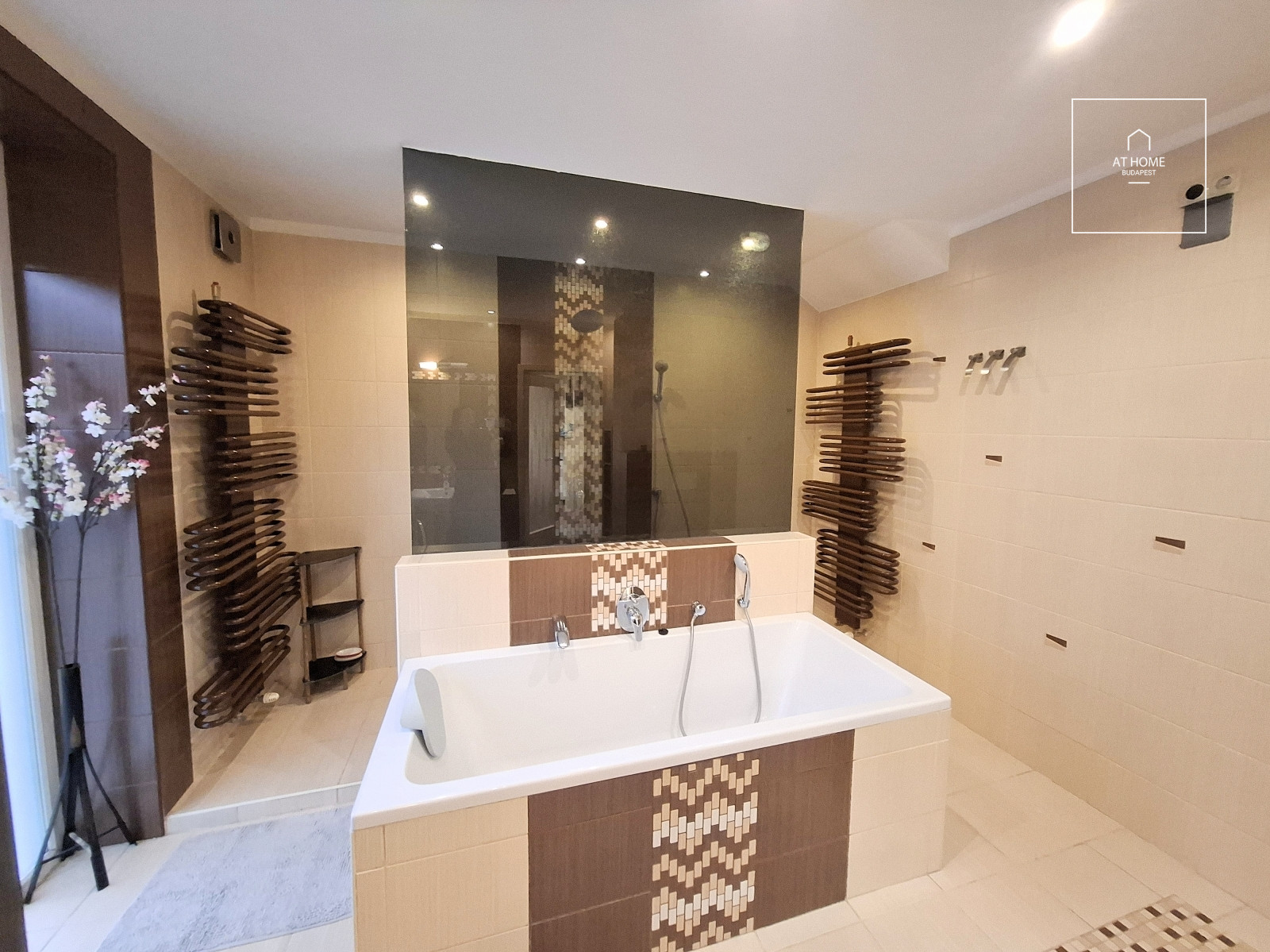 Beautiful 5 bedrooms family house for eladó in Dunakeszi